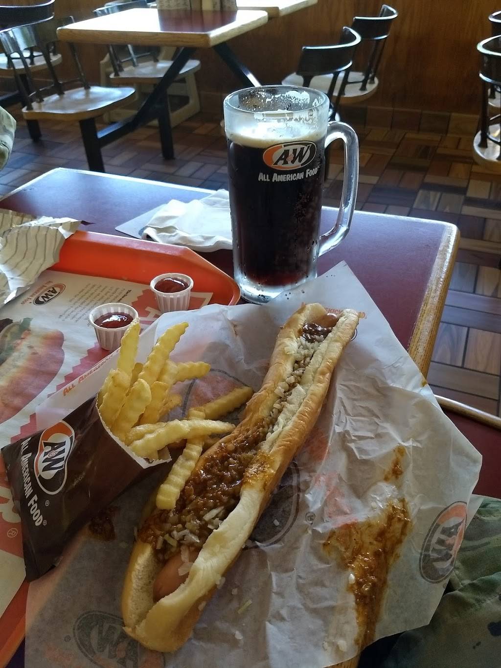 A&W Restaurant | restaurant | 769 E Main St, Ravenna, OH 44266, USA | 3302965028 OR +1 330-296-5028