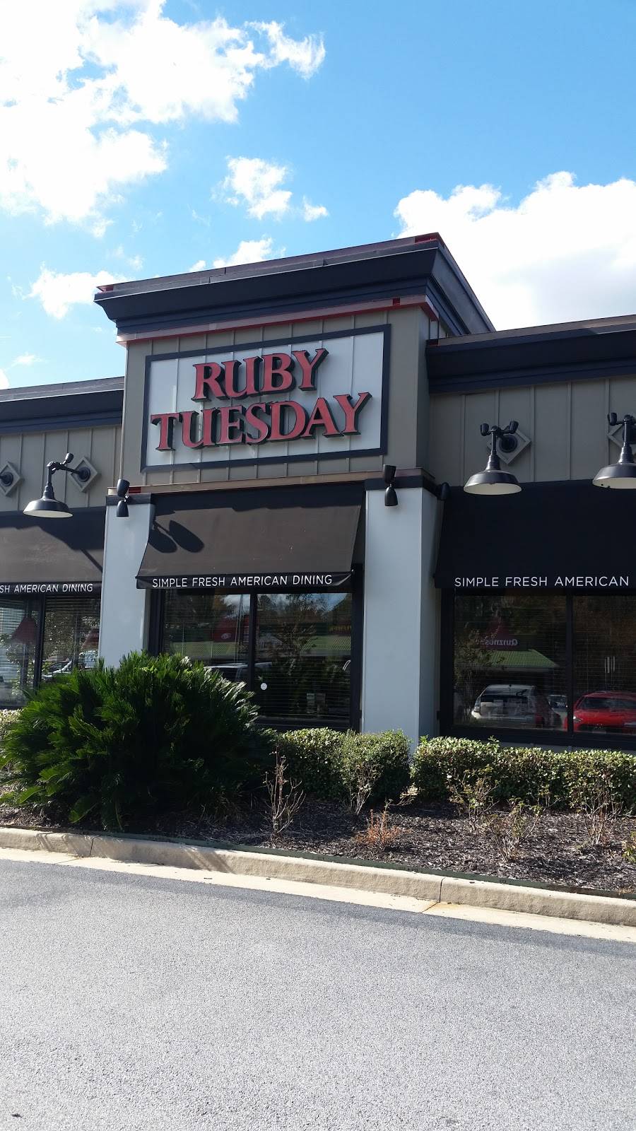 Ruby Tuesday | restaurant | 543 Oglethorpe Hwy, Hinesville, GA 31313, USA | 9124482552 OR +1 912-448-2552