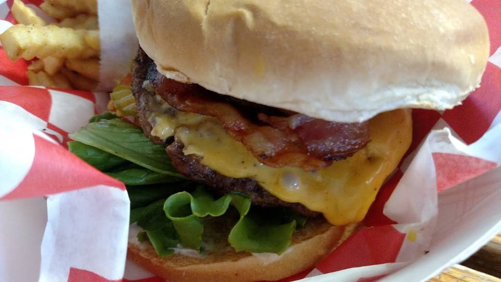 Billy Bobs Hamburgers | restaurant | 1905 19th St, Hondo, TX 78861, USA | 8304265345 OR +1 830-426-5345