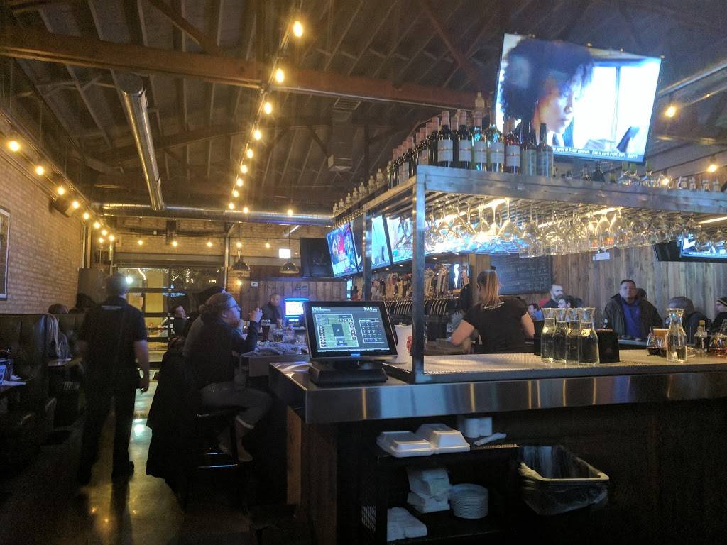 Bulldog Ale House | restaurant | 6606 N Sheridan Rd, Chicago, IL 60626, USA | 7732749331 OR +1 773-274-9331