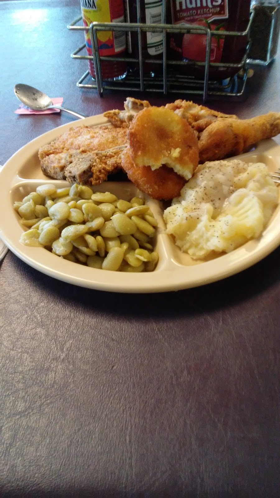 Youngs Barbecue | restaurant | 810 US-278, Monticello, AR 71655, USA | 8703675556 OR +1 870-367-5556