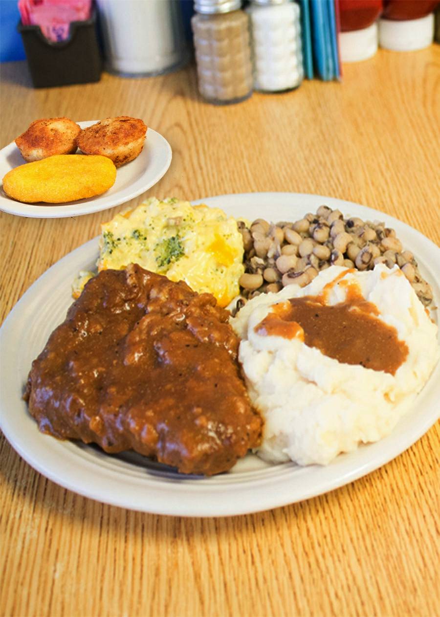 Strawns Eat Shop Too | restaurant | 7803 Youree Dr, Shreveport, LA 71105, USA | 3187987117 OR +1 318-798-7117