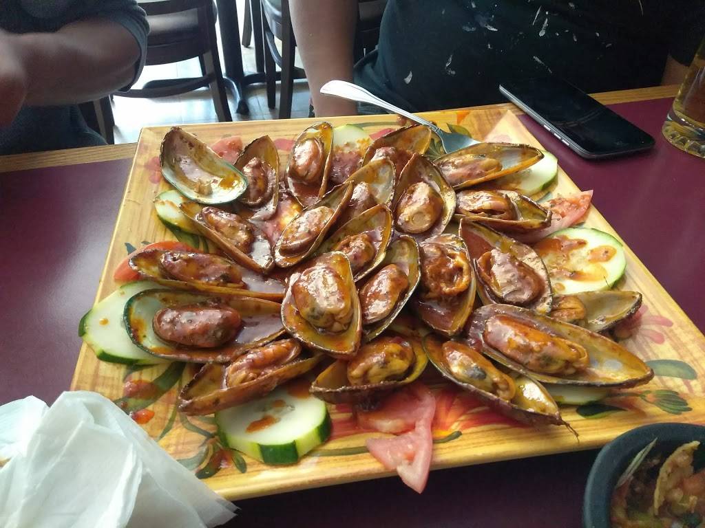 El Pulpo Loco Restaurant | restaurant | 6619 N Clark St, Chicago, IL 60626, USA | 7732742241 OR +1 773-274-2241