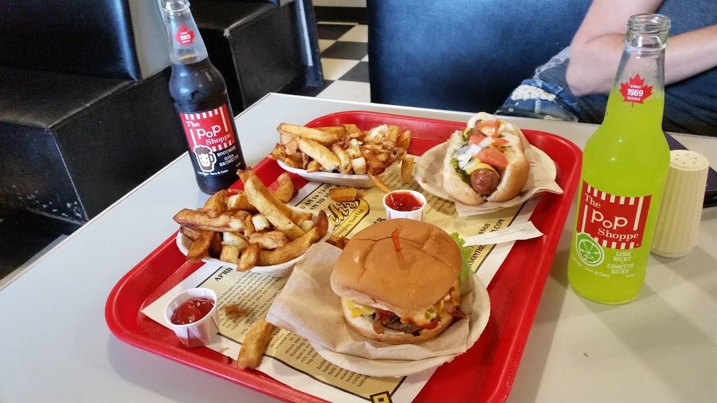 Hutch’s on the Beach | restaurant | 280 Van Wagners Beach Rd, Hamilton, ON L8E 3L8, Canada | 9055455508 OR +1 905-545-5508