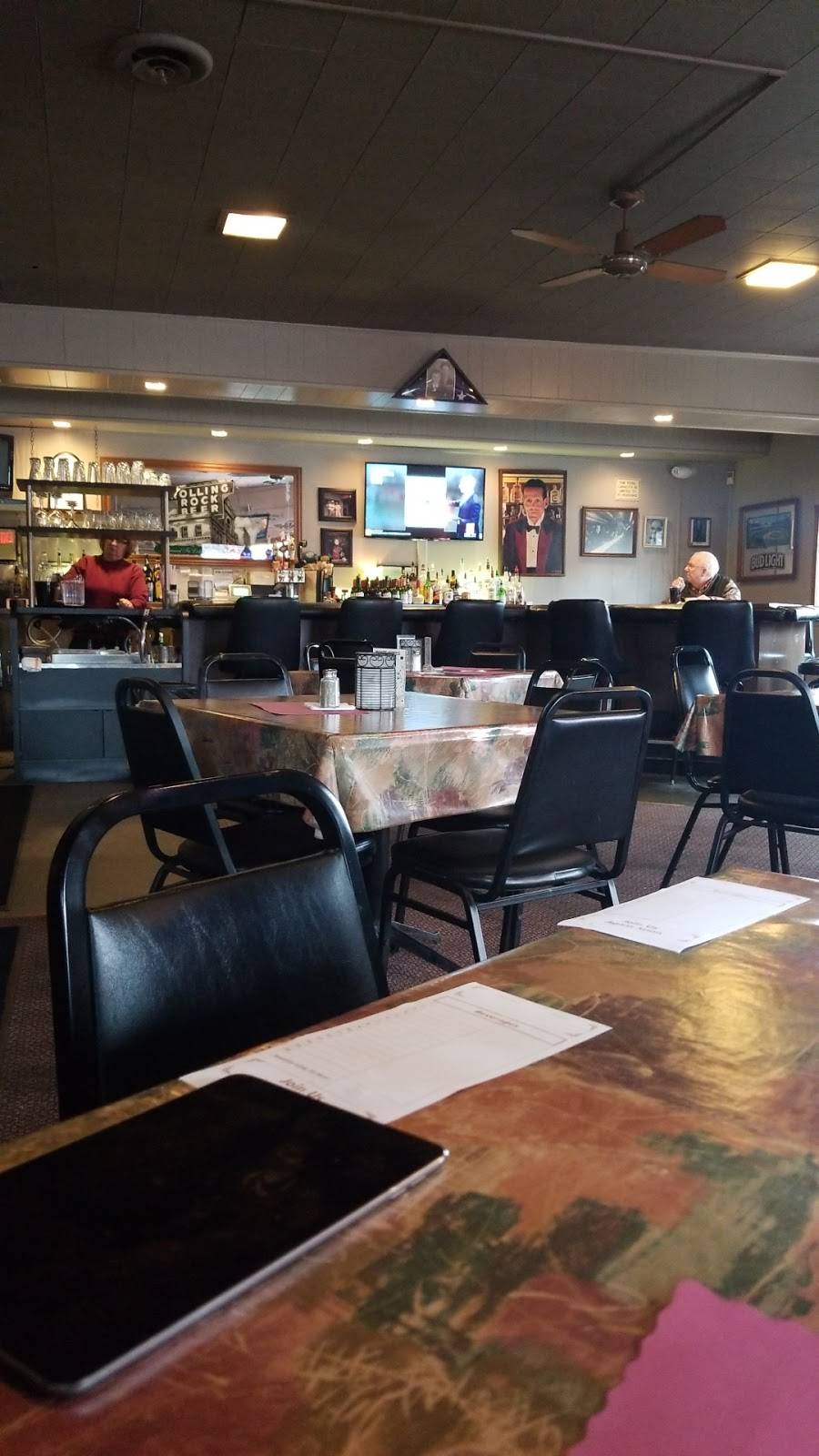 Lloyds Bar & Grill | restaurant | 8961 Macomb St, Grosse Ile Township, MI 48138, USA | 7346753117 OR +1 734-675-3117