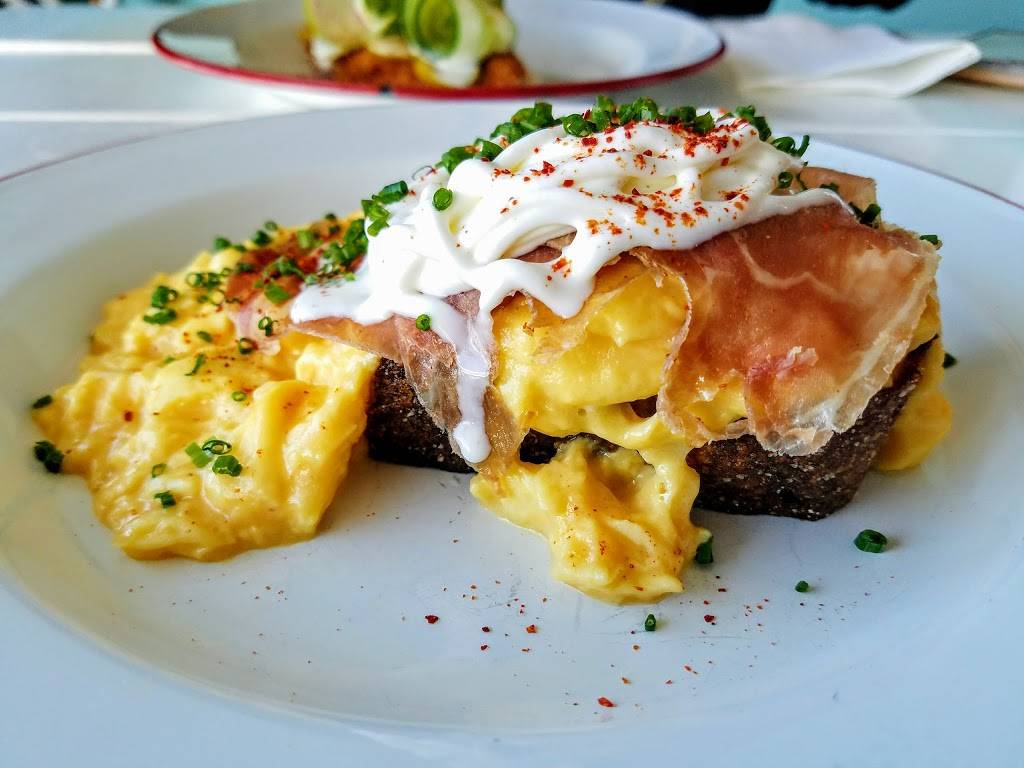 Trois Familia | restaurant | 3510 Sunset Blvd, Los Angeles, CA 90026, USA | 3237257800 OR +1 323-725-7800