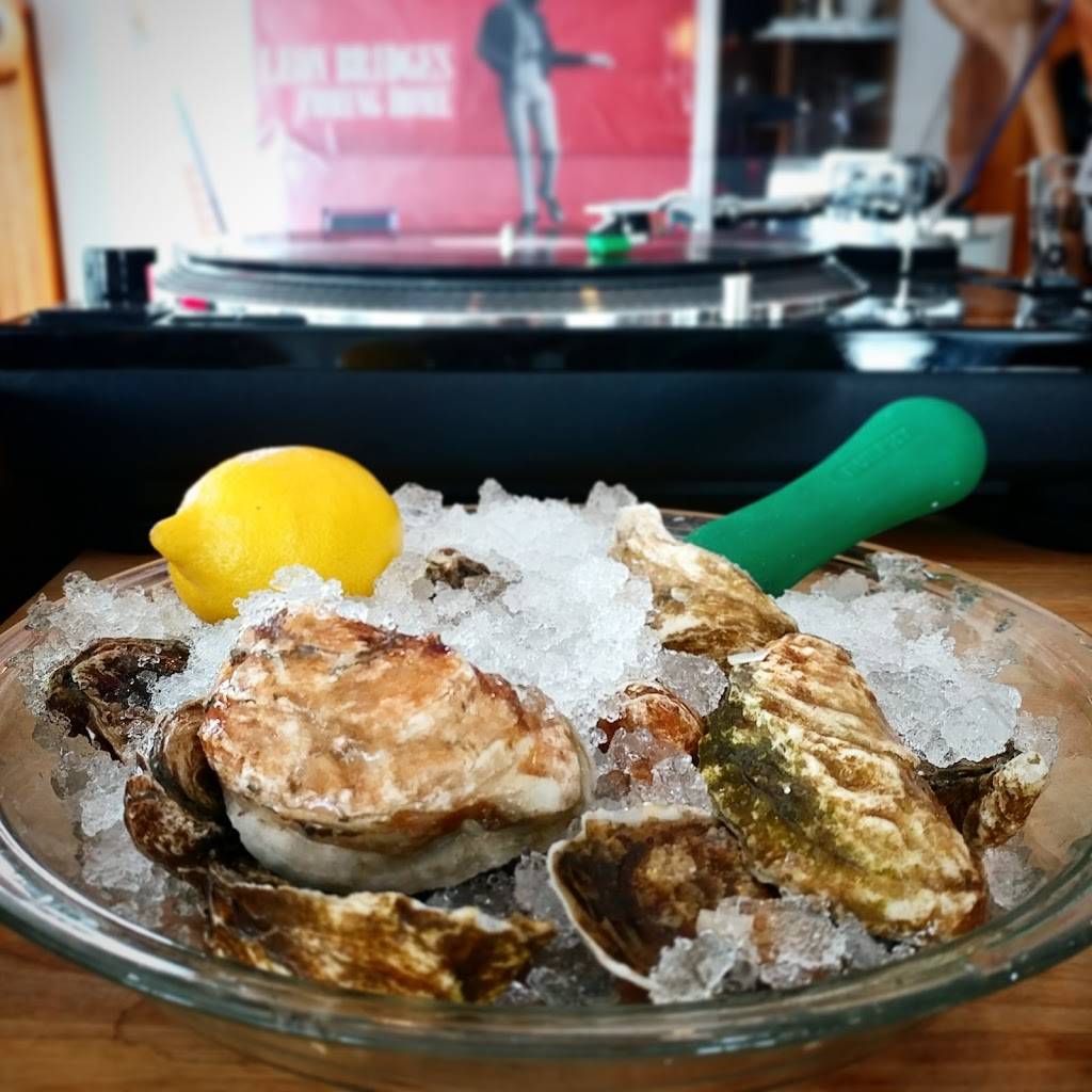 Little Creek Oyster Farm & Market | restaurant | 37 Front St, Greenport, NY 11944, USA | 6314776992 OR +1 631-477-6992