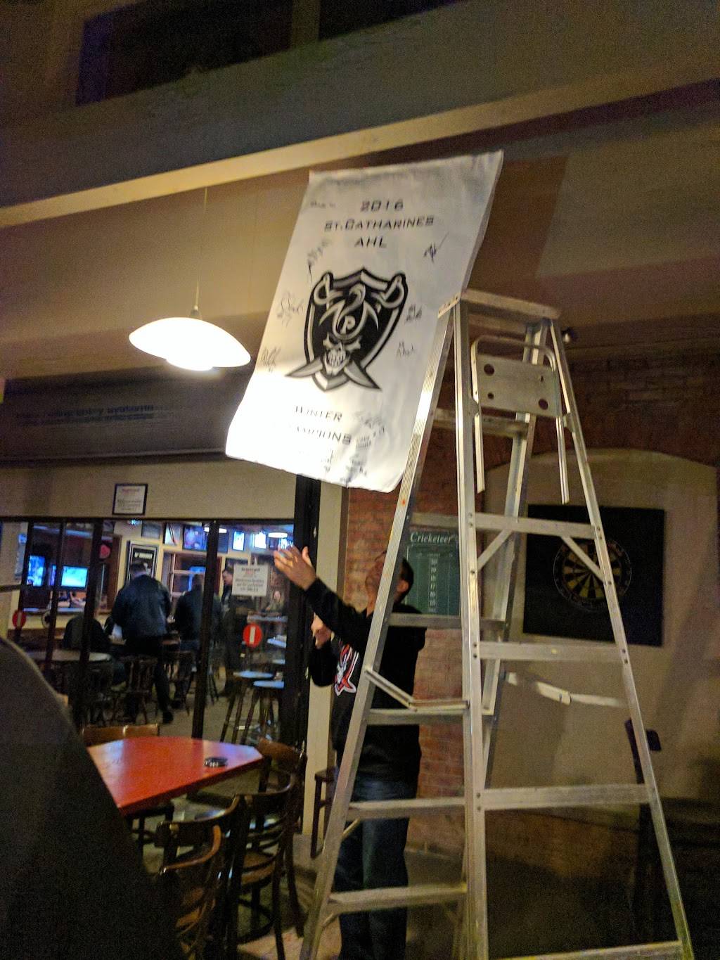 Scorecard Harrys Inc | restaurant | 17 Lock St, St. Catharines, ON L2N 5B8, Canada | 9059376577 OR +1 905-937-6577