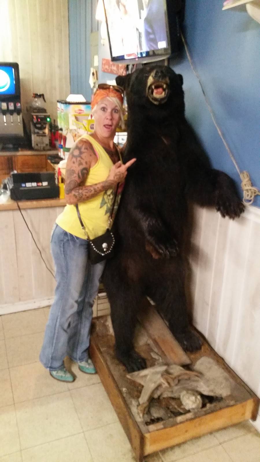 Chilli Bears Bar & Grill | restaurant | 212 N State St, Greenview, IL 62642, USA | 2179682250 OR +1 217-968-2250