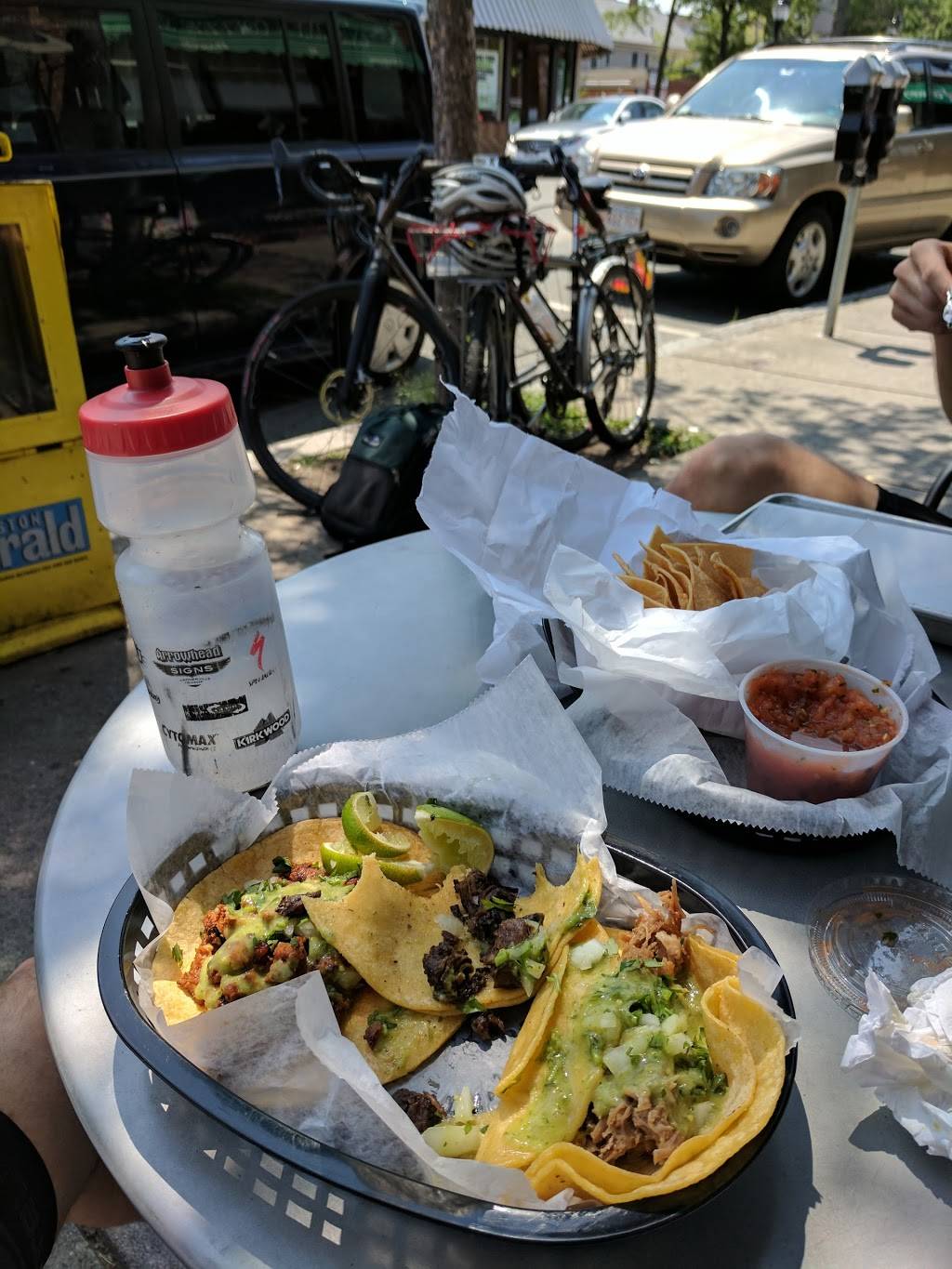 La Victoria Taqueria | restaurant | 12 Medford St, Arlington, MA 02474, USA | 7818595503 OR +1 781-859-5503