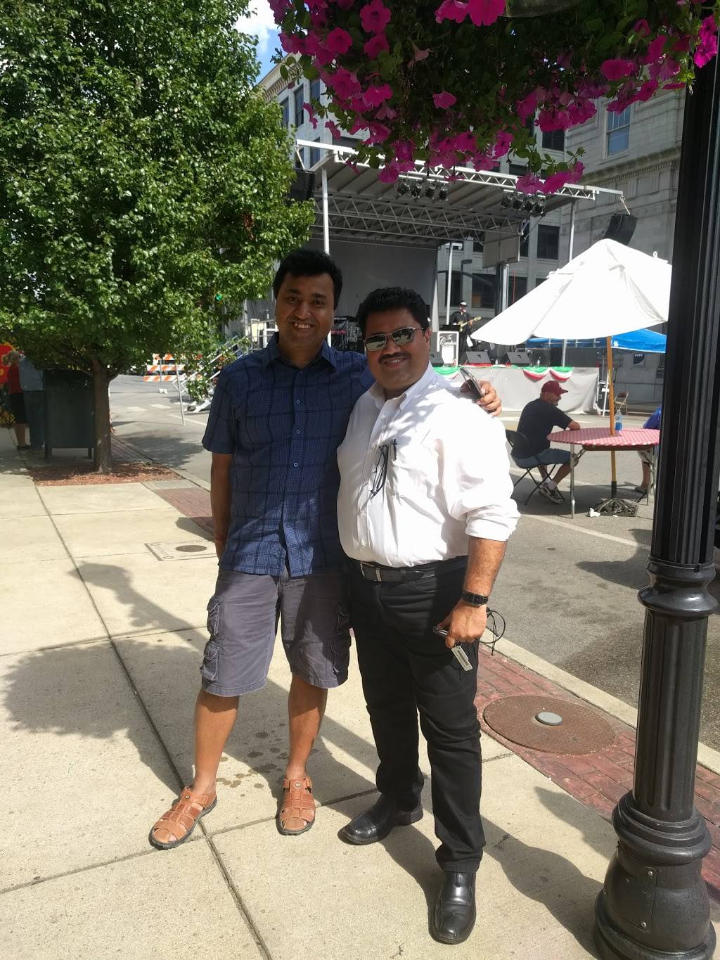 St. Marks Bar | restaurant | 932 4th Ave, Huntington, WV 25701, USA | 3045255040 OR +1 304-525-5040