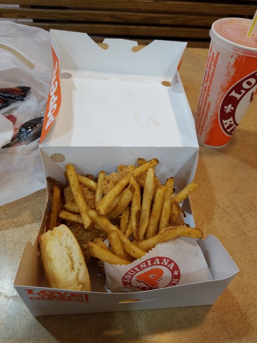 Popeyes Louisiana Kitchen | restaurant | 117 Broad St, Elizabeth, NJ 07201, USA | 9082890505 OR +1 908-289-0505