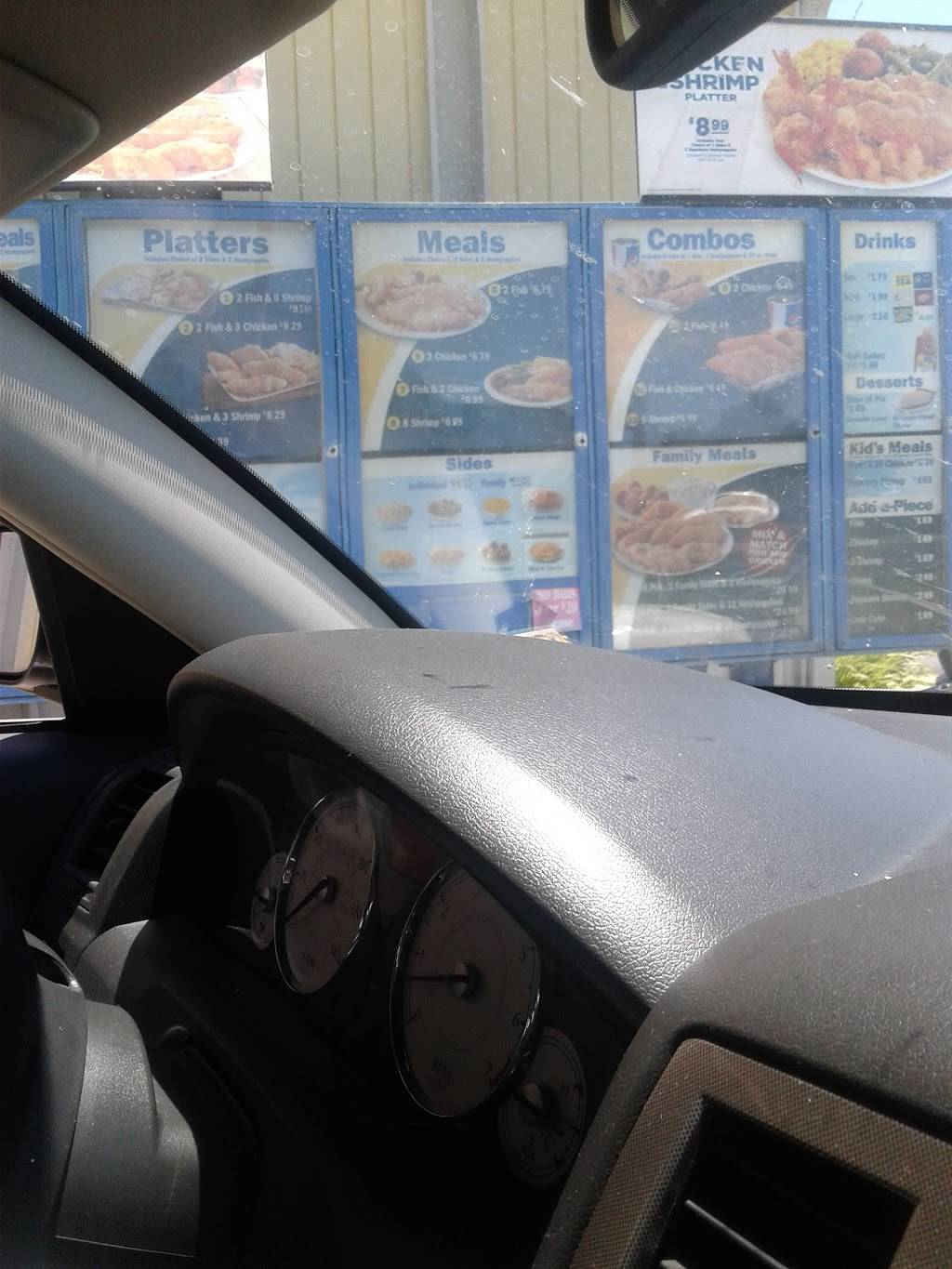 Long John Silvers | restaurant | 2625 Lake Rd, Dyersburg, TN 38024, USA | 7312850906 OR +1 731-285-0906