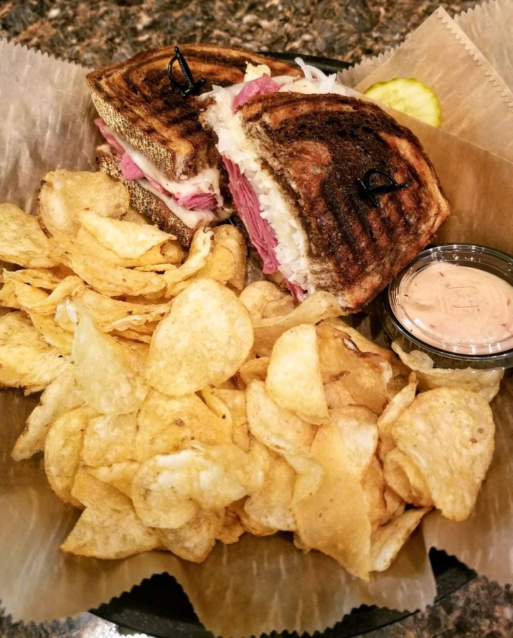 Cafe on Main | restaurant | 29 W Main St, Seville, OH 44273, USA | 3309754392 OR +1 330-975-4392