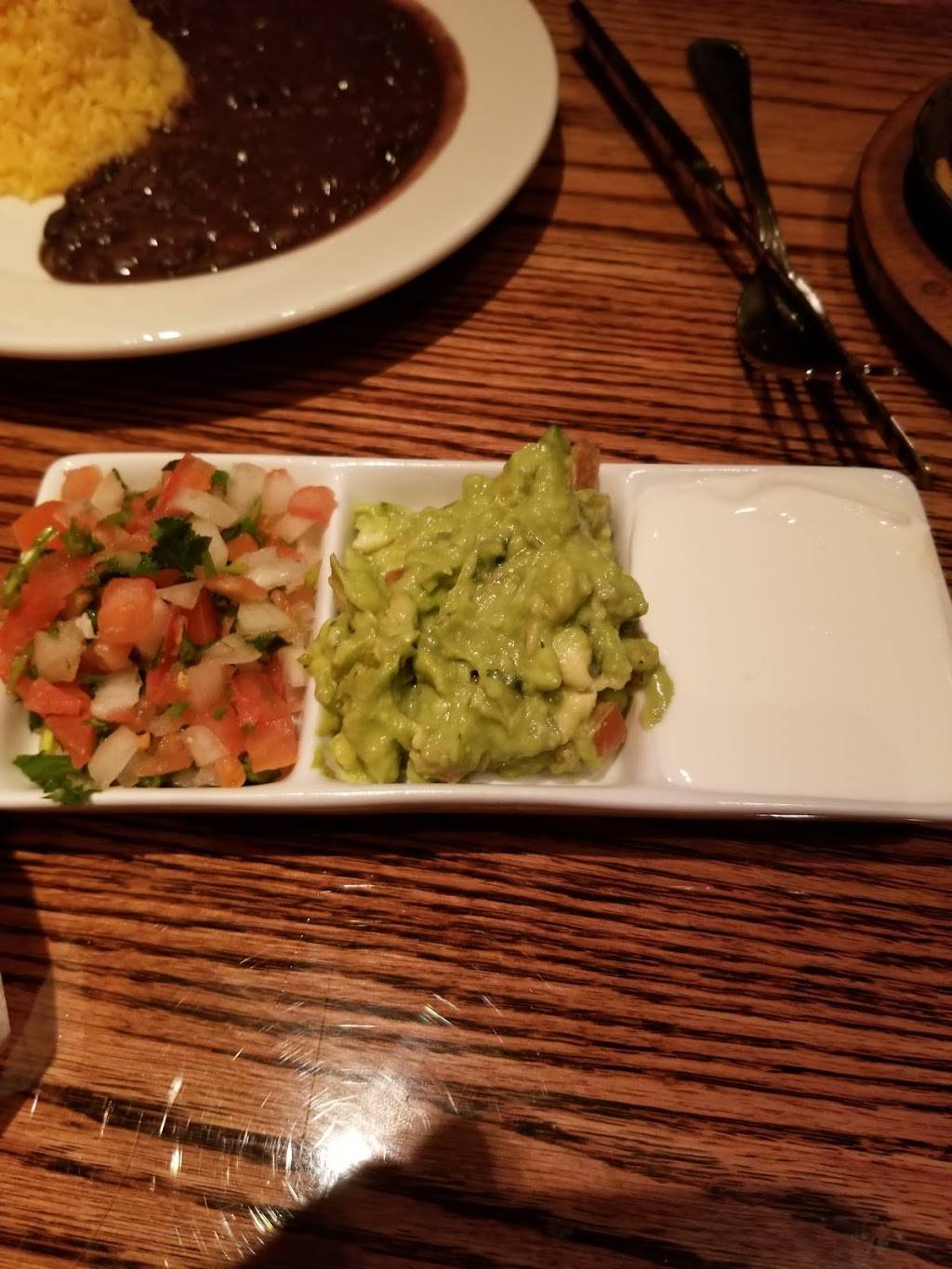 El Coyote | restaurant | 35 Lake Ave Ext, Danbury, CT 06811, USA | 2035467355 OR +1 203-546-7355