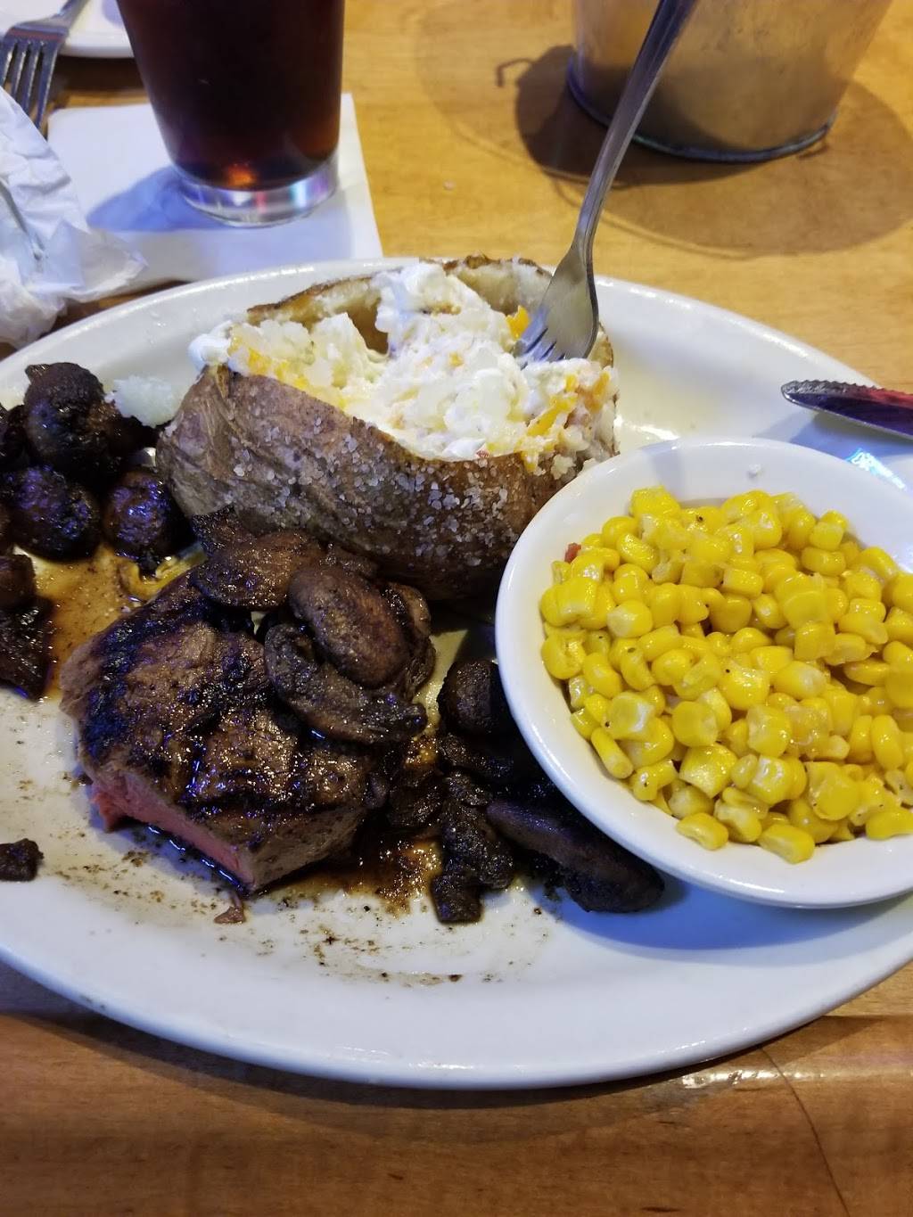 Texas Roadhouse | restaurant | 2375 S Oneida St, Green Bay, WI 54304, USA | 9204988800 OR +1 920-498-8800