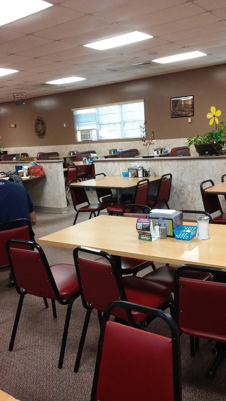 Landmark Restaurant | restaurant | 190 S Lincoln Dr, Troy, MO 63379, USA | 6365286831 OR +1 636-528-6831