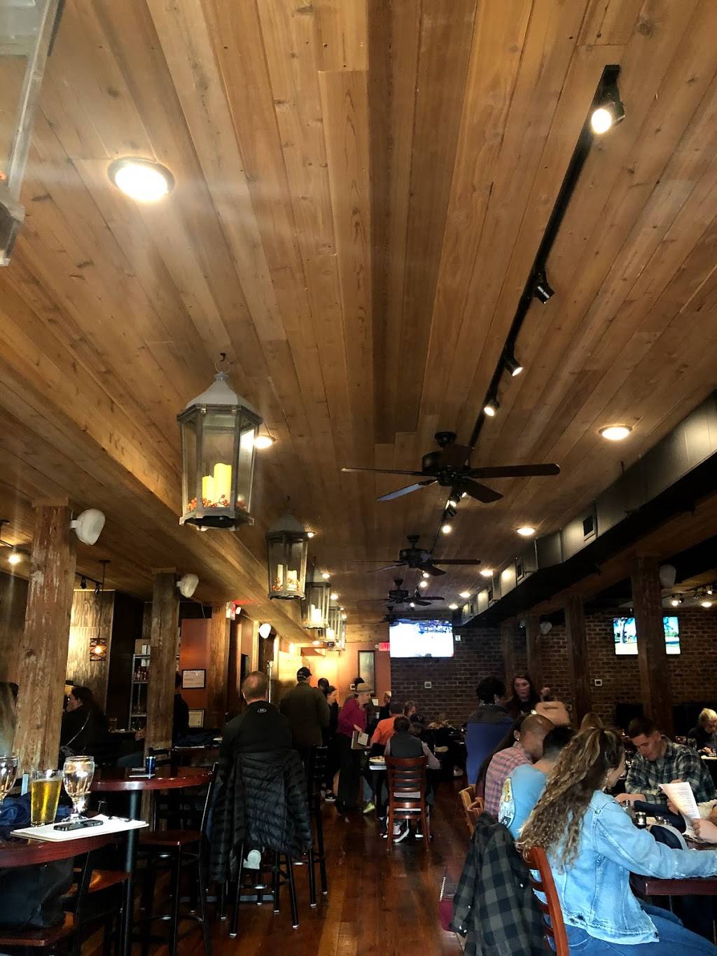 Michaels on the Waterfront | restaurant | 5 S Water St, Wilmington, NC 28401, USA | 9107694252 OR +1 910-769-4252