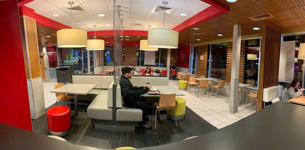 McDonalds | cafe | 133 Main St, Peabody, MA 01960, USA | 9785319513 OR +1 978-531-9513