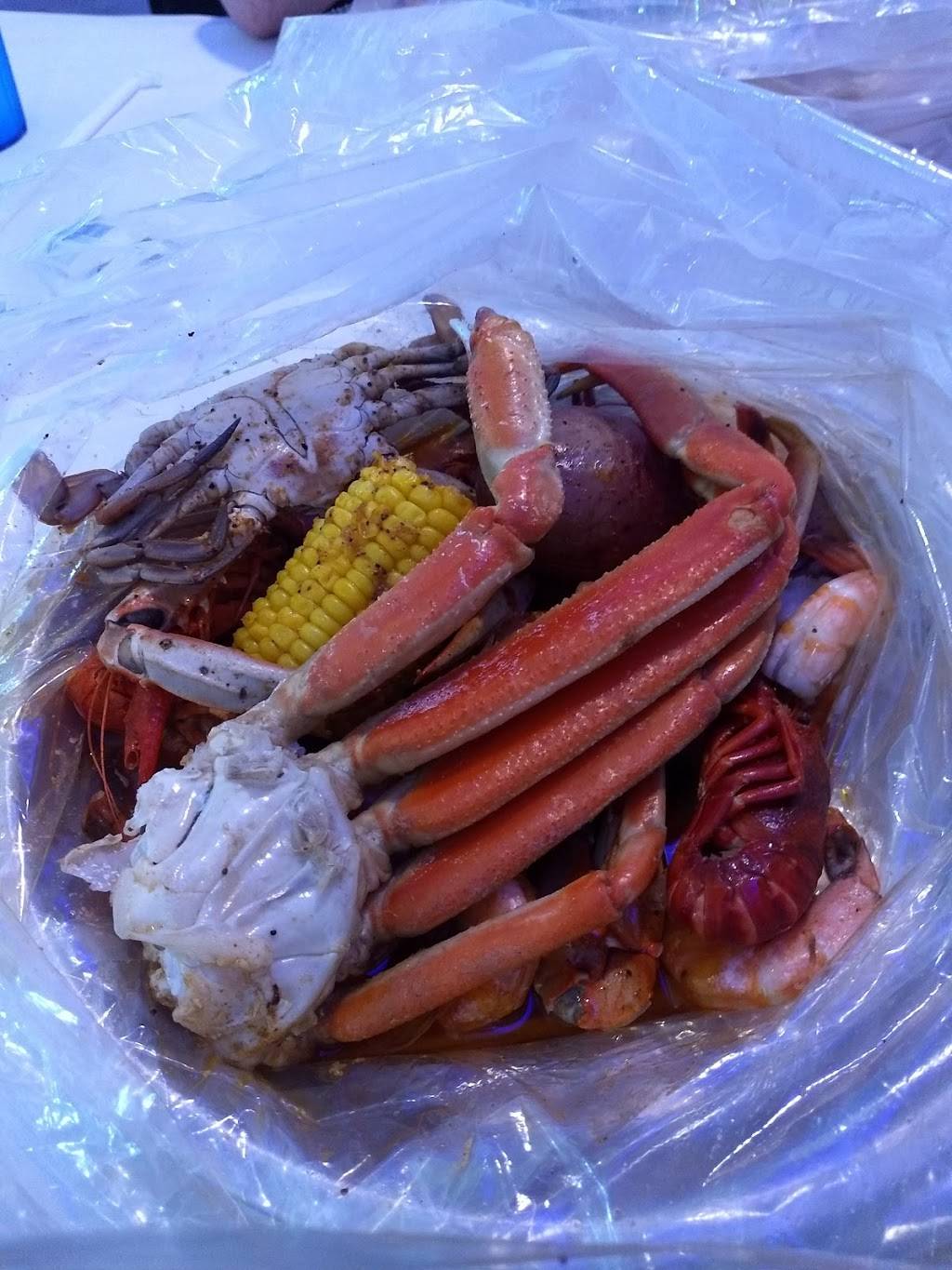 Blue Crab Juicy Seafood | meal takeaway | 8340 Kelly Ln, Indianapolis, IN 46250, USA | 3178272000 OR +1 317-827-2000