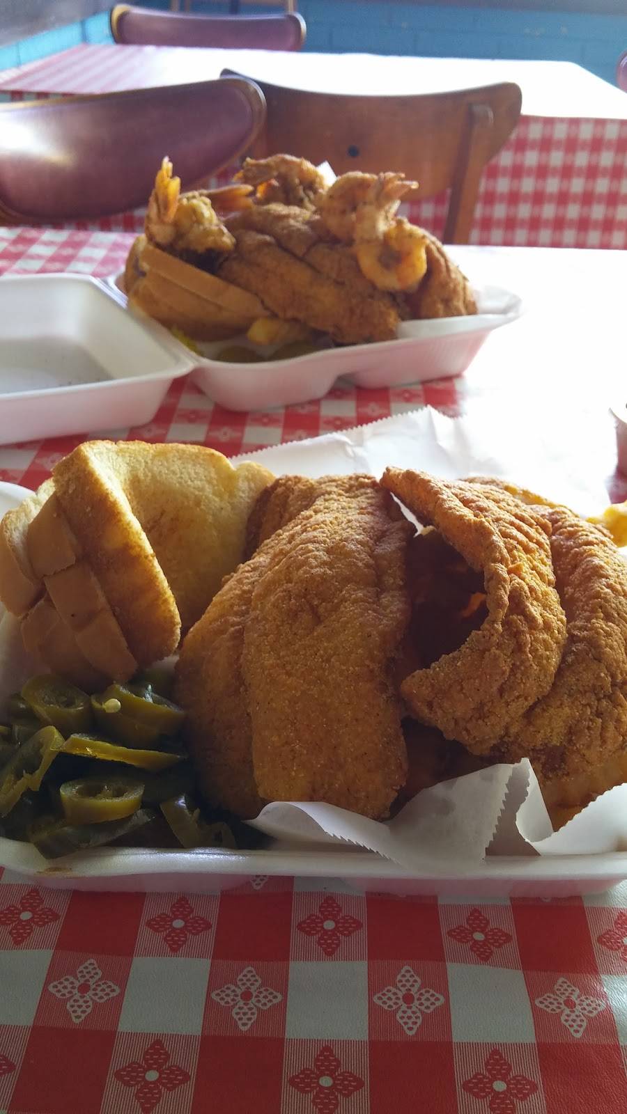 Howards Catfish | restaurant | 1038 Pioneer Rd, Mesquite, TX 75149, USA | 2149946476 OR +1 214-994-6476
