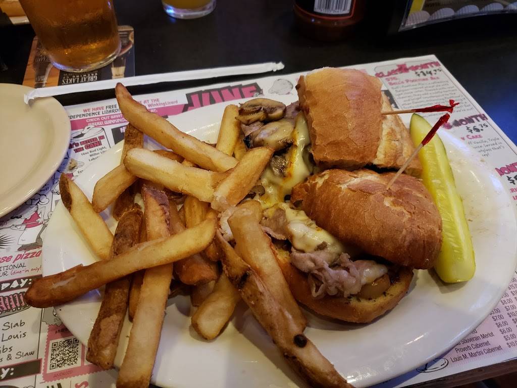 Winking Lizard Tavern | restaurant | 6111 Quarry Ln, Independence, OH 44131, USA | 2165242226 OR +1 216-524-2226