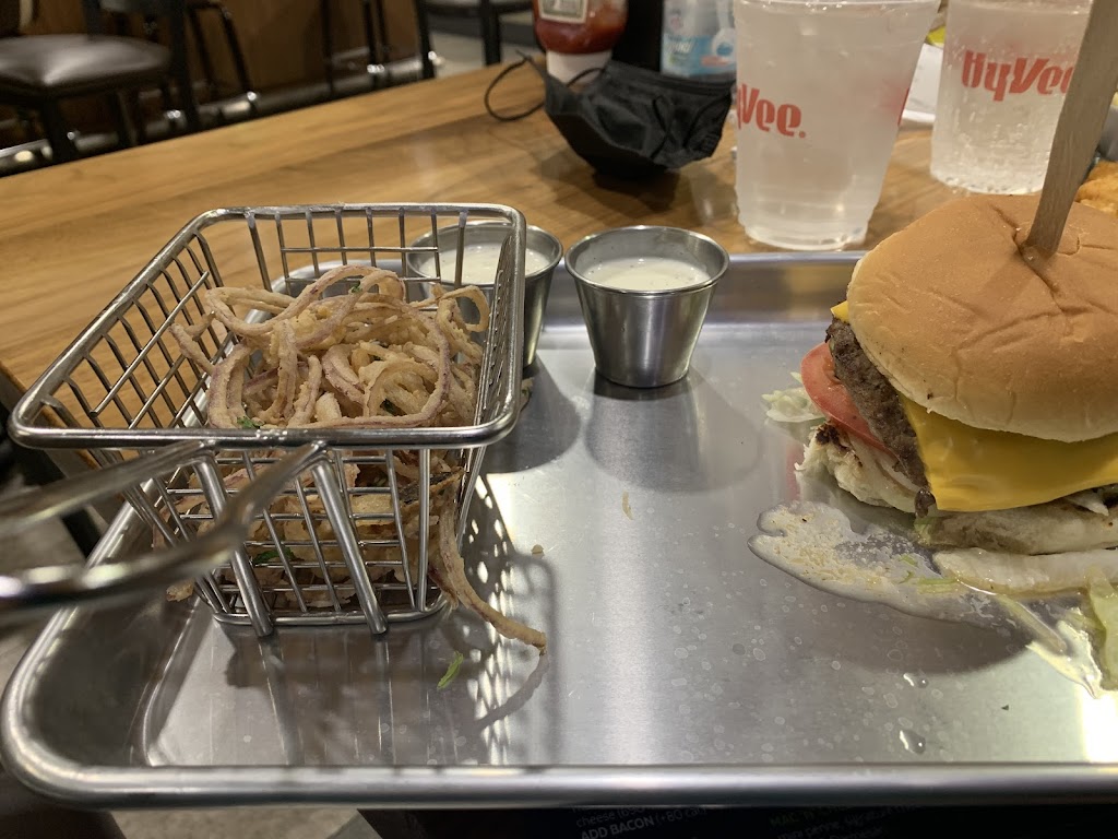 Wahlburgers @ Hy-Vee | restaurant | 11650 S 73rd St, Papillion, NE 68046, USA | 4025975701 OR +1 402-597-5701