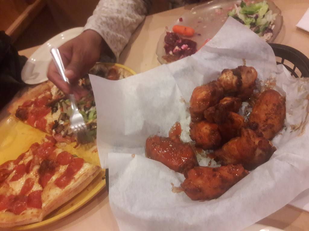 Round Table Pizza | meal takeaway | 821 Eleventh St, Lakeport, CA 95453, USA | 7072638110 OR +1 707-263-8110