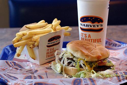 Harveys | restaurant | 1309 King St E, Oshawa, ON L1H 1J3, Canada | 9054329004 OR +1 905-432-9004