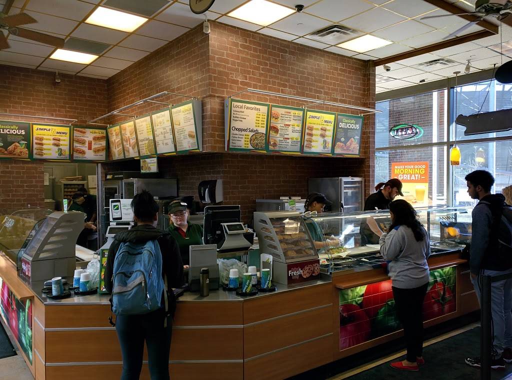 Subway | restaurant | 500 UC MainStreet, Cincinnati, OH 45221, USA | 5135564644 OR +1 513-556-4644