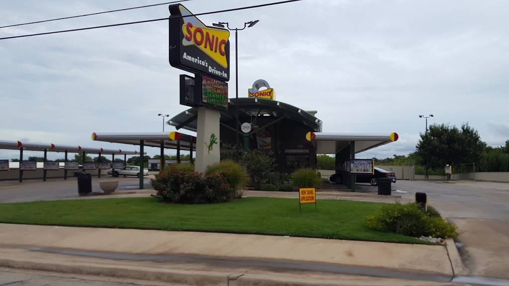 Sonic Drive-In | restaurant | 941 N Patrick St, Dublin, TX 76446, USA | 2544454447 OR +1 254-445-4447
