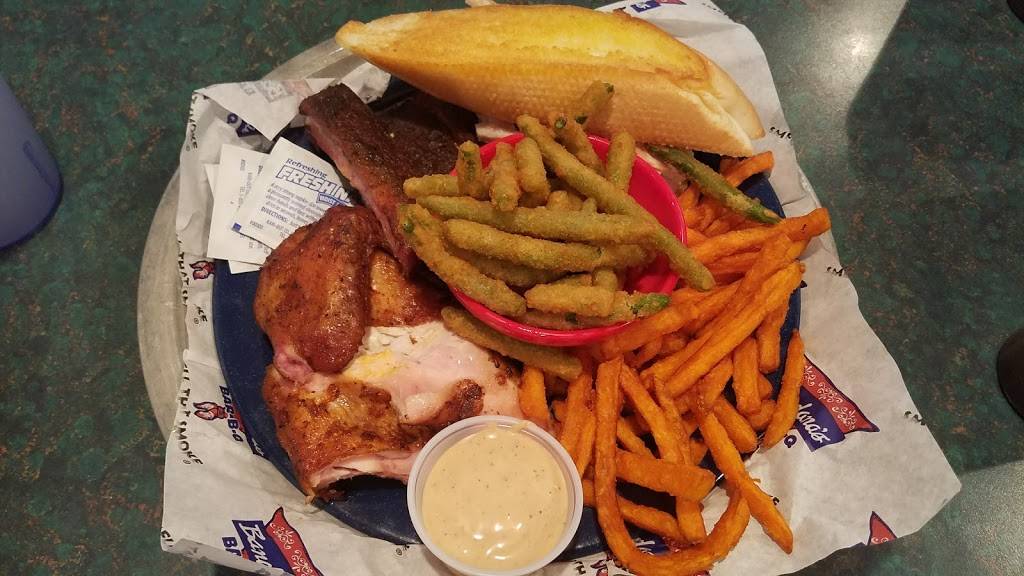 Bandanas Bar-B-Q | restaurant | 3060 US-41, Terre Haute, IN 47802, USA | 8128144601 OR +1 812-814-4601