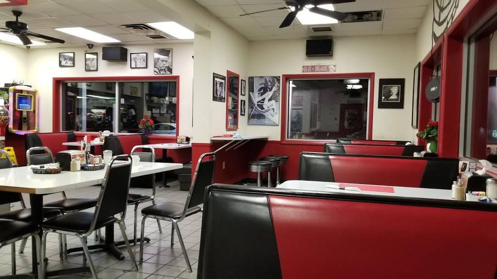 Howies Diner | restaurant | 1049 E Eads Pkwy, Lawrenceburg, IN 47025, USA | 8125370313 OR +1 812-537-0313