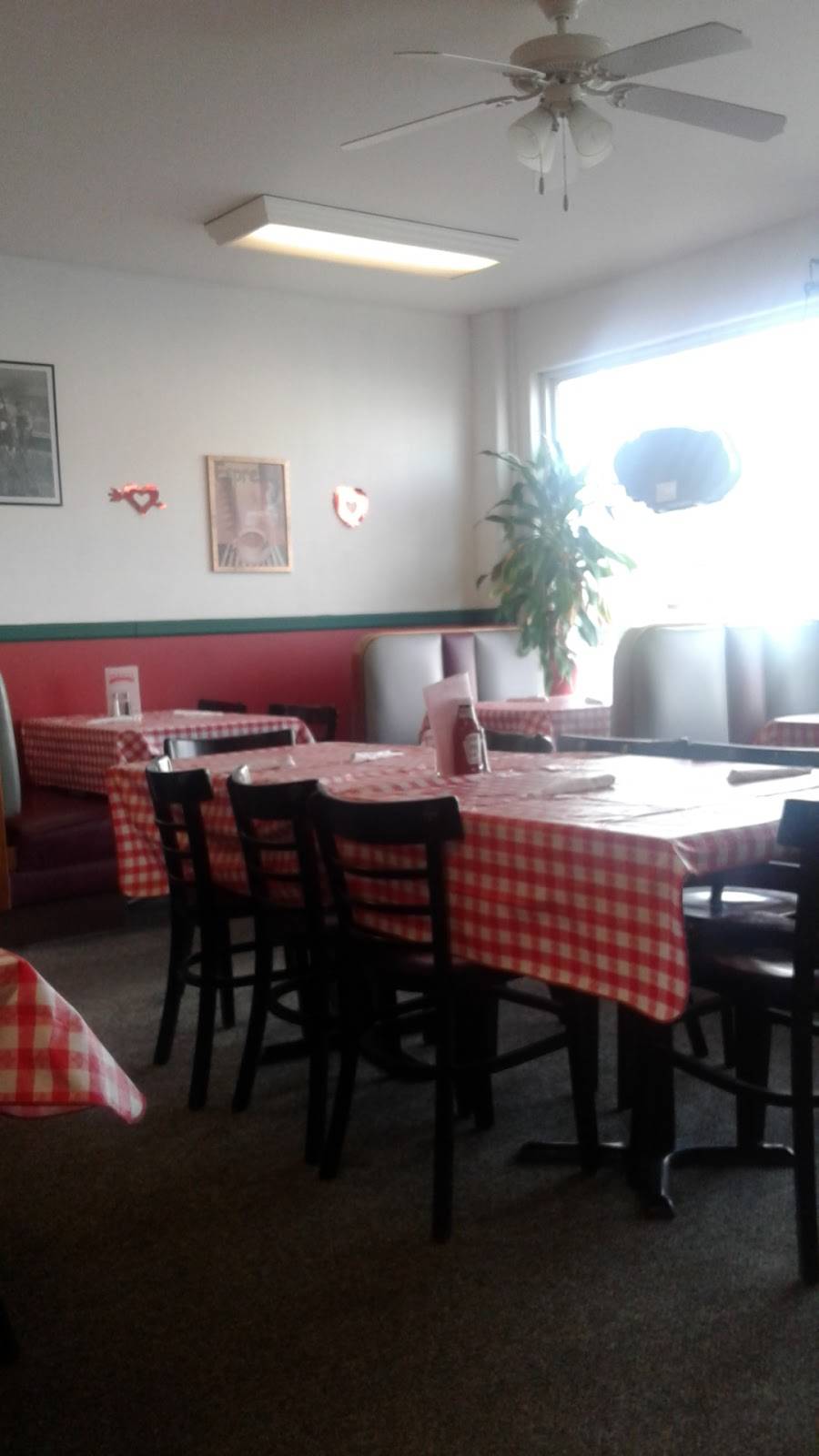 Francis Pizza | restaurant | 107 W Seminary Ave, Onarga, IL 60955, USA | 8152680002 OR +1 815-268-0002