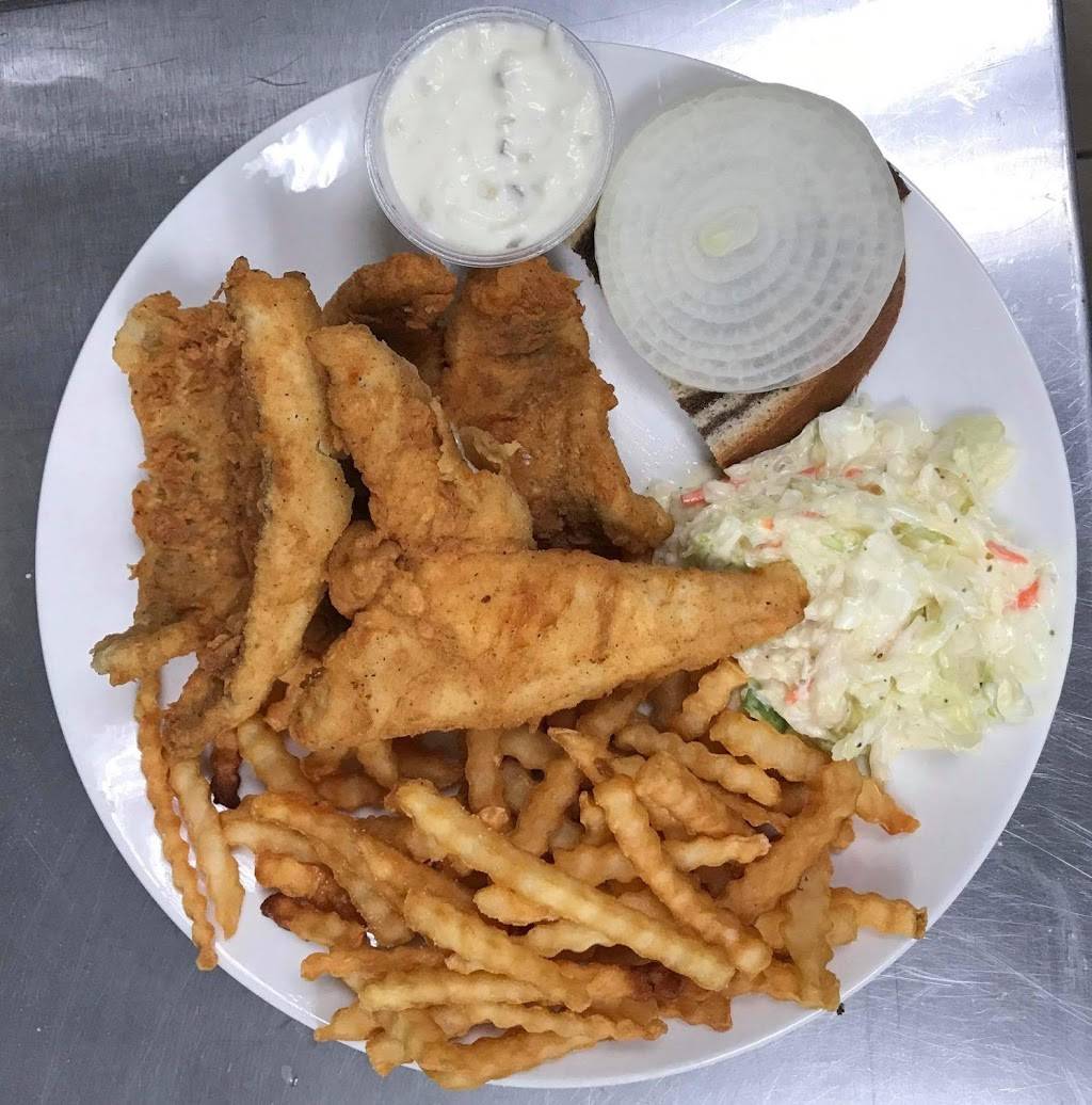 v3 Bar & Grill | restaurant | 2056 Main St, Green Bay, WI 54302, USA | 9205445479 OR +1 920-544-5479