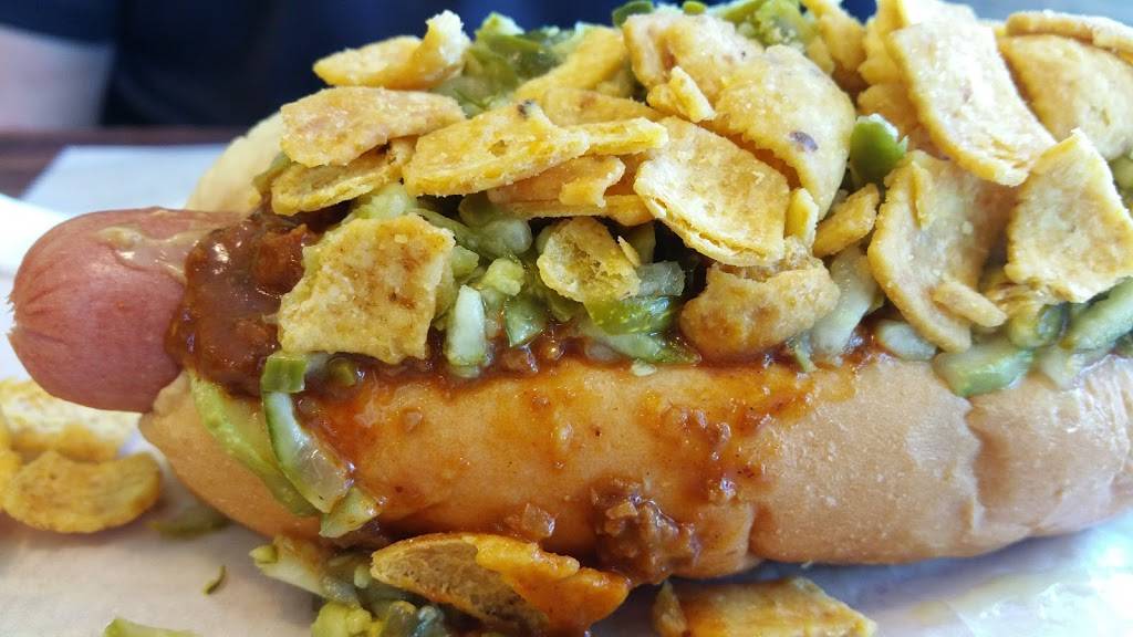 Mad Dogz | restaurant | 3916 W River Dr NE, Comstock Park, MI 49321, USA | 6166479449 OR +1 616-647-9449