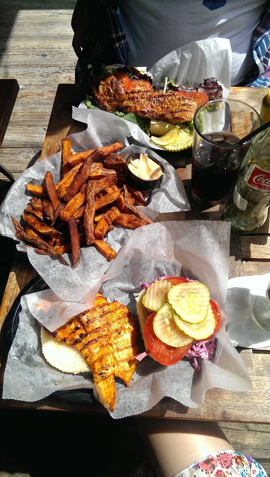 Mothers | restaurant | 347 Graham Ave, Brooklyn, NY 11211, USA | 7183847778 OR +1 718-384-7778