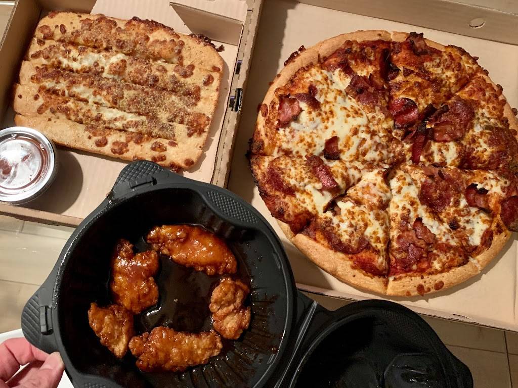 Pizza Hut | meal delivery | 475 Boulevard Saint-Joseph, Drummondville, QC J2C 2B5, Canada | 8194752222 OR +1 819-475-2222