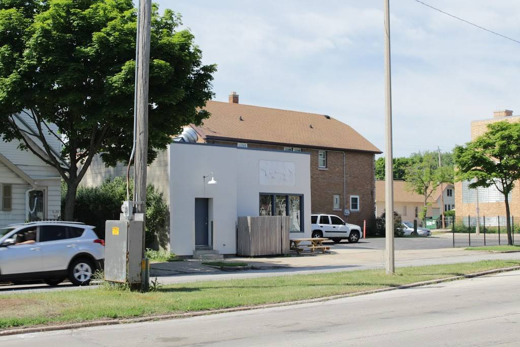 Donnies Milwaukee Smoked BBQ | restaurant | 3902 S Whitnall Ave, Milwaukee, WI 53207, USA | 4148827340 OR +1 414-882-7340