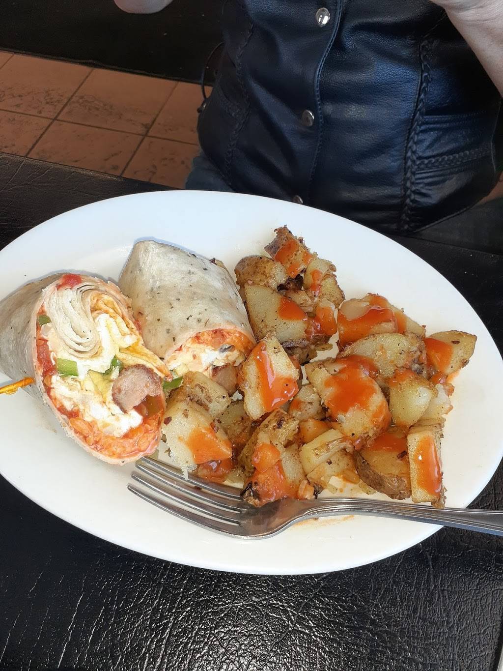 Lil Hills Coffee Shop | cafe | 13 Talbot Rd W, Wheatley, ON N0P 2P0, Canada | 5198257878 OR +1 519-825-7878