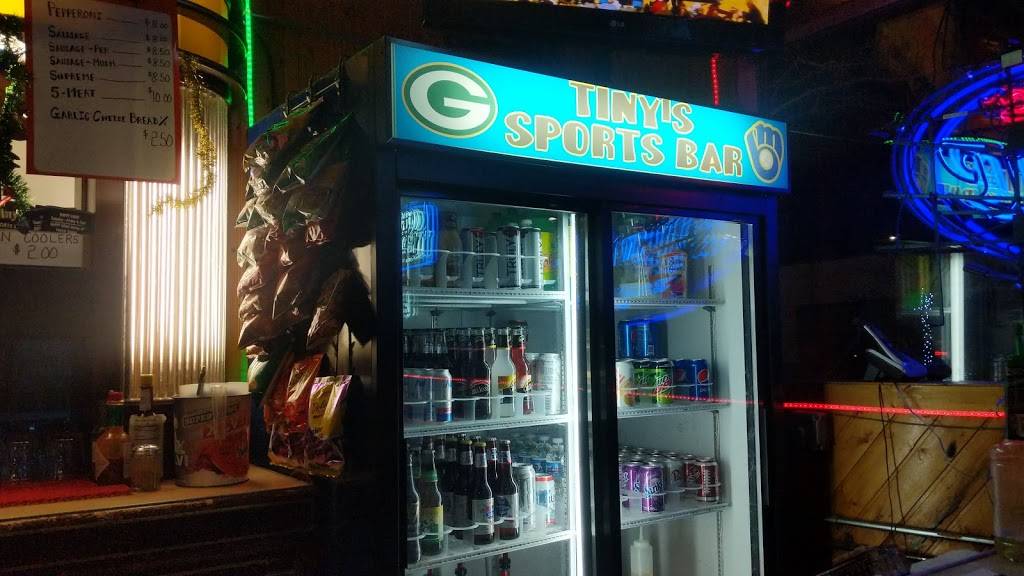 Tinys Bar | restaurant | 111 W Main St, Winneconne, WI 54986, USA | 9205829962 OR +1 920-582-9962