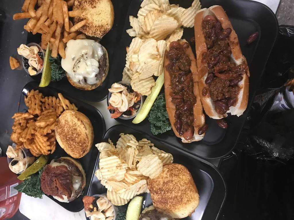 Muddys Tavern | restaurant | 40 Lincoln Ave, Watervliet, NY 12189, USA | 5182739892 OR +1 518-273-9892