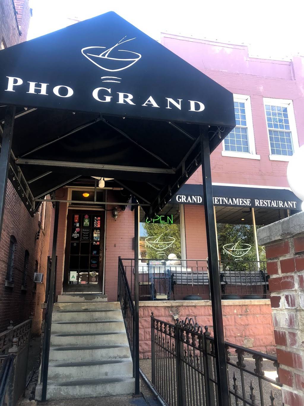 Pho Grand Restaurant | restaurant | 3195 S Grand Blvd, St. Louis, MO 63118, USA | 3146647435 OR +1 314-664-7435