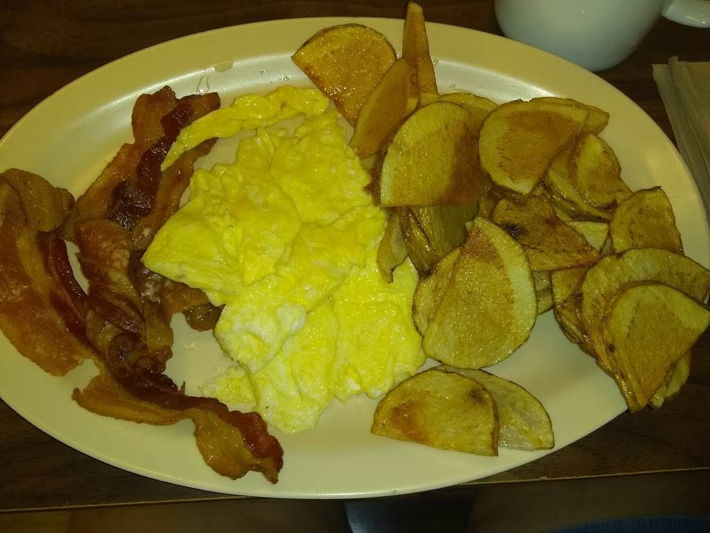 Helens Kitchen | restaurant | 2405 N Marine Blvd # B, Jacksonville, NC 28546, USA | 9104559882 OR +1 910-455-9882