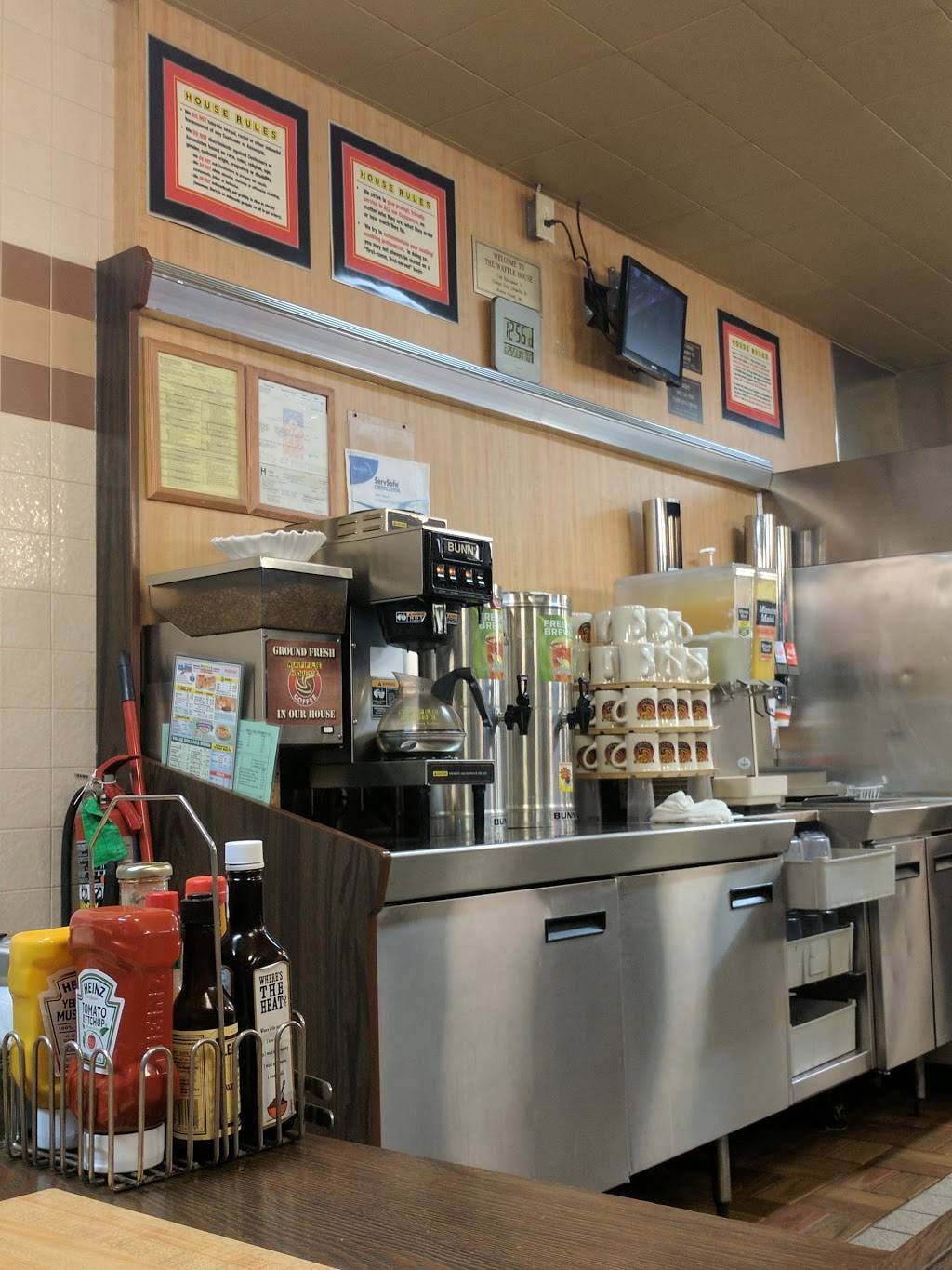 Waffle House | meal takeaway | 125 N Interstate Dr, Norman, OK 73069, USA | 4054471937 OR +1 405-447-1937