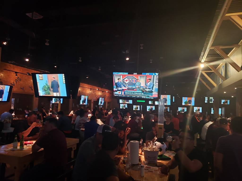 Ojos Locos Sports Cantina - Southwest | restaurant | 9501 Southwest Fwy, Houston, TX 77074, USA | 8323847155 OR +1 832-384-7155