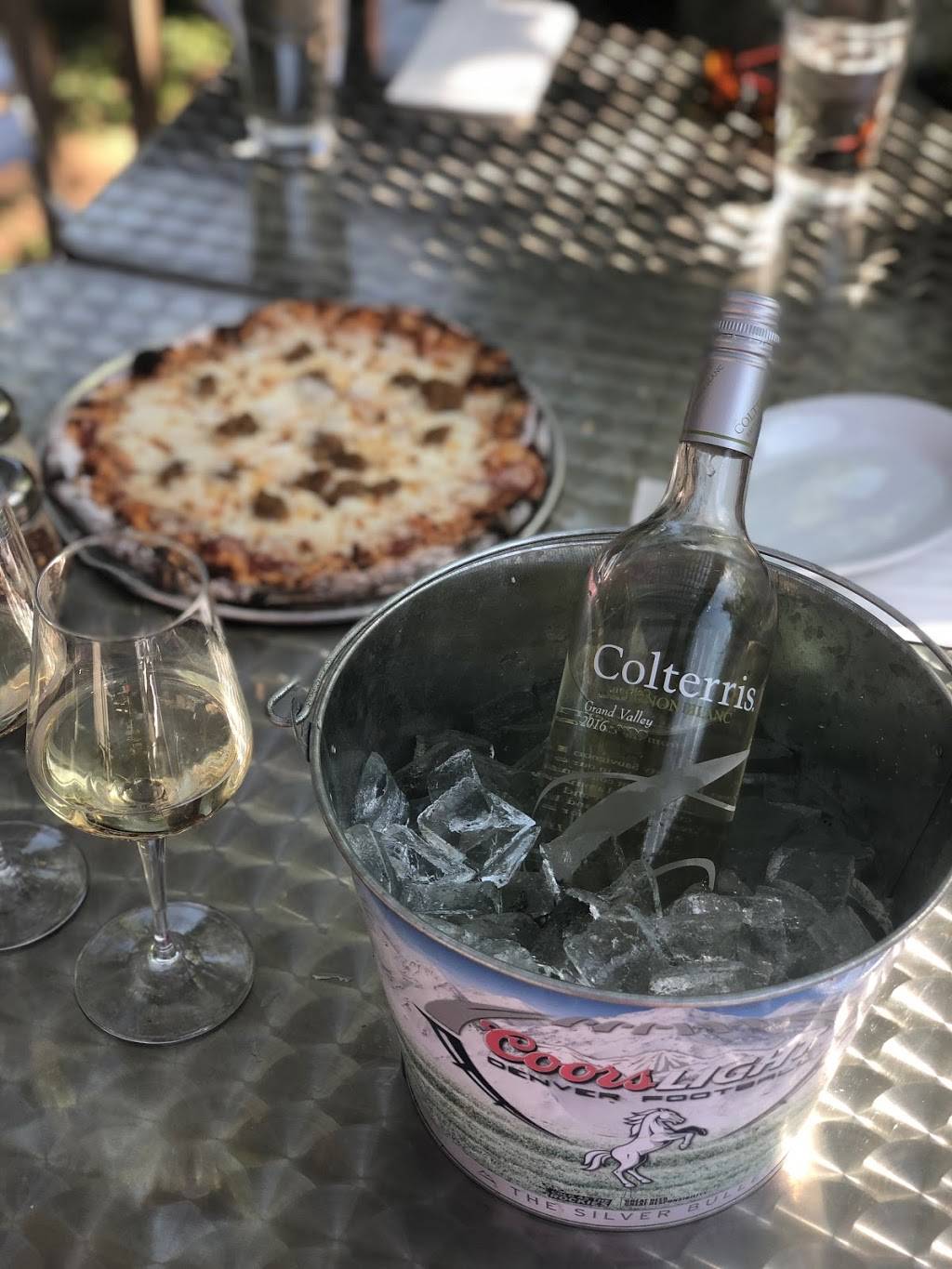 Tap On The Rocks | restaurant | 408 Bear Creek Ave, Morrison, CO 80465, USA | 7202165613 OR +1 720-216-5613