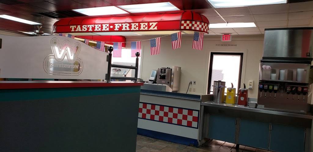 Wienerschnitzel | restaurant | 1365 Broadway, Placerville, CA 95667, USA | 5302958255 OR +1 530-295-8255