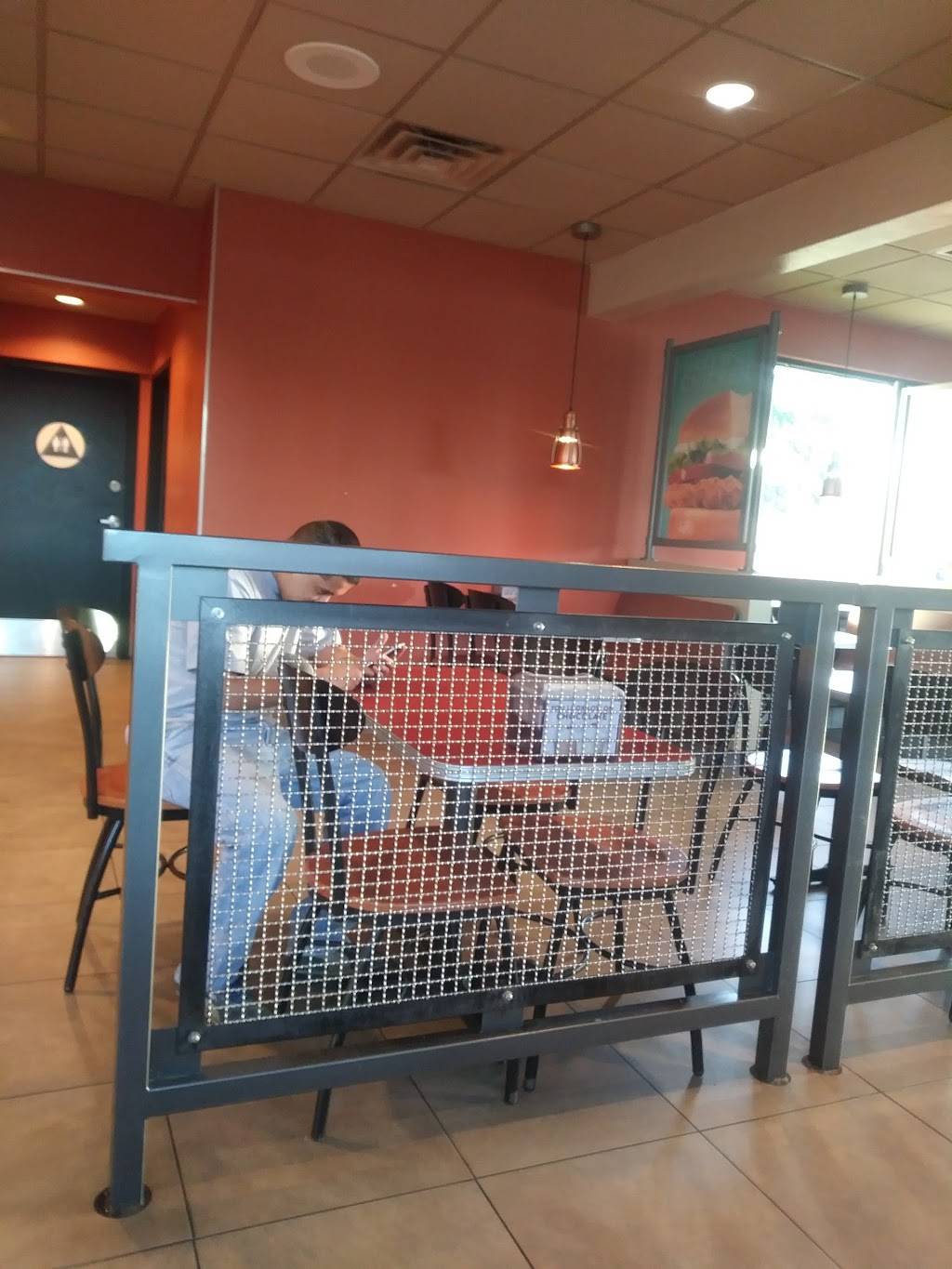 Jack in the Box | restaurant | 1200 Oak St, Bakersfield, CA 93304, USA | 6618618337 OR +1 661-861-8337