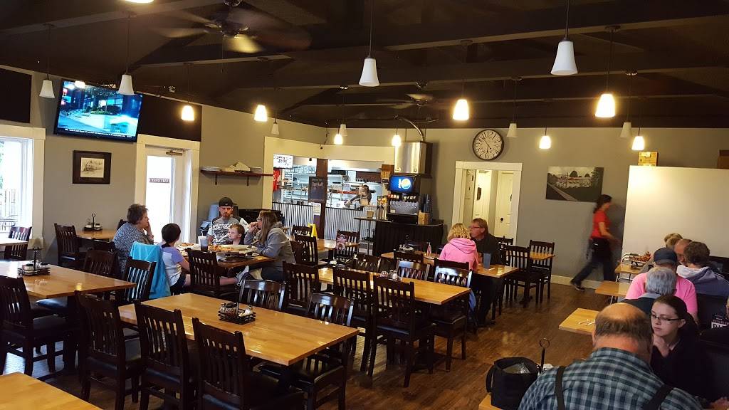 Brozinnis Pizza | meal takeaway | 140 W Main St, Nashville, IN 47448, USA | 8129888800 OR +1 812-988-8800